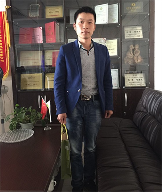 大秦硅藻泥温州店代理商杨经理